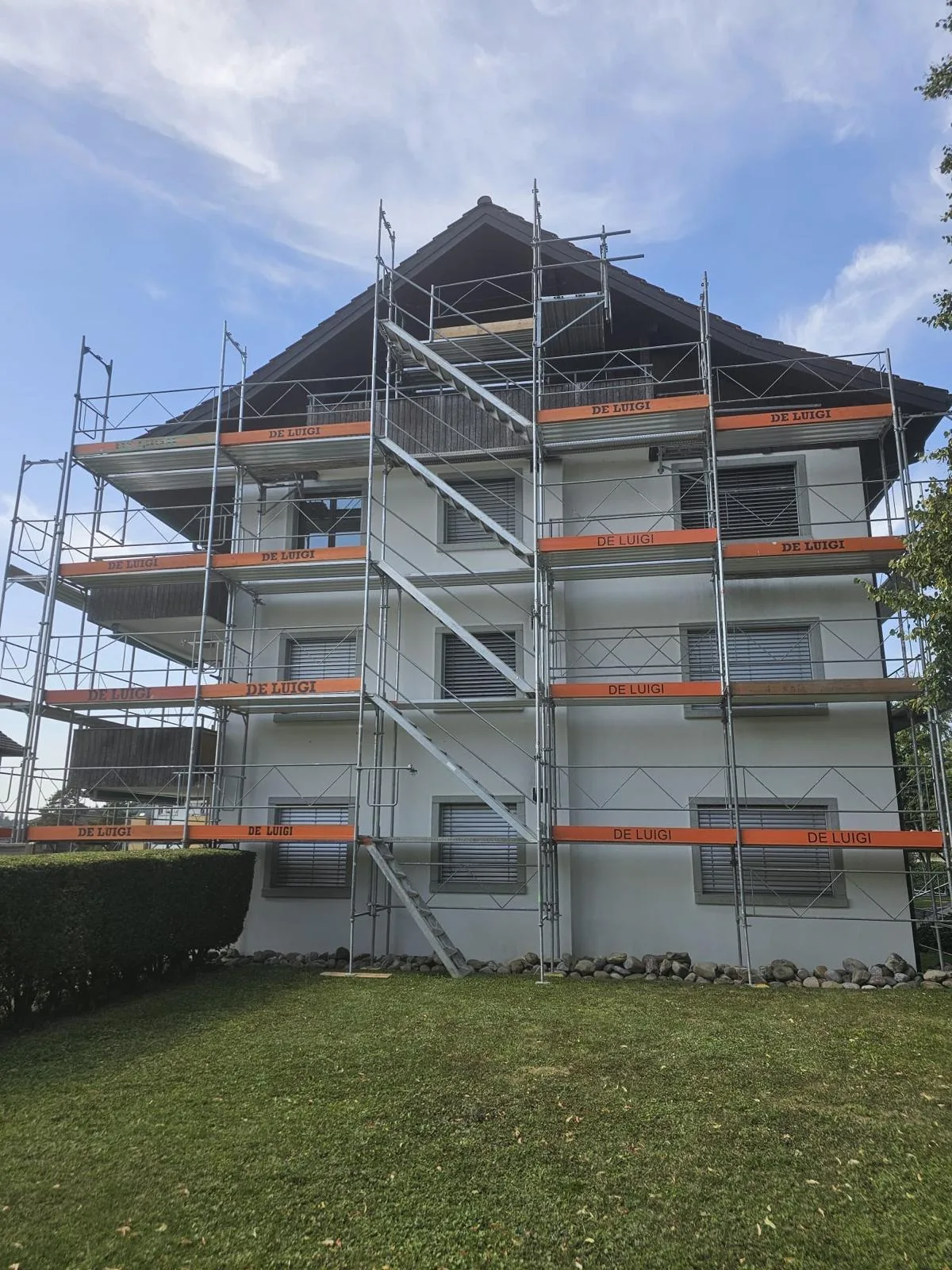 Gerüst Mehrfamilienhaus