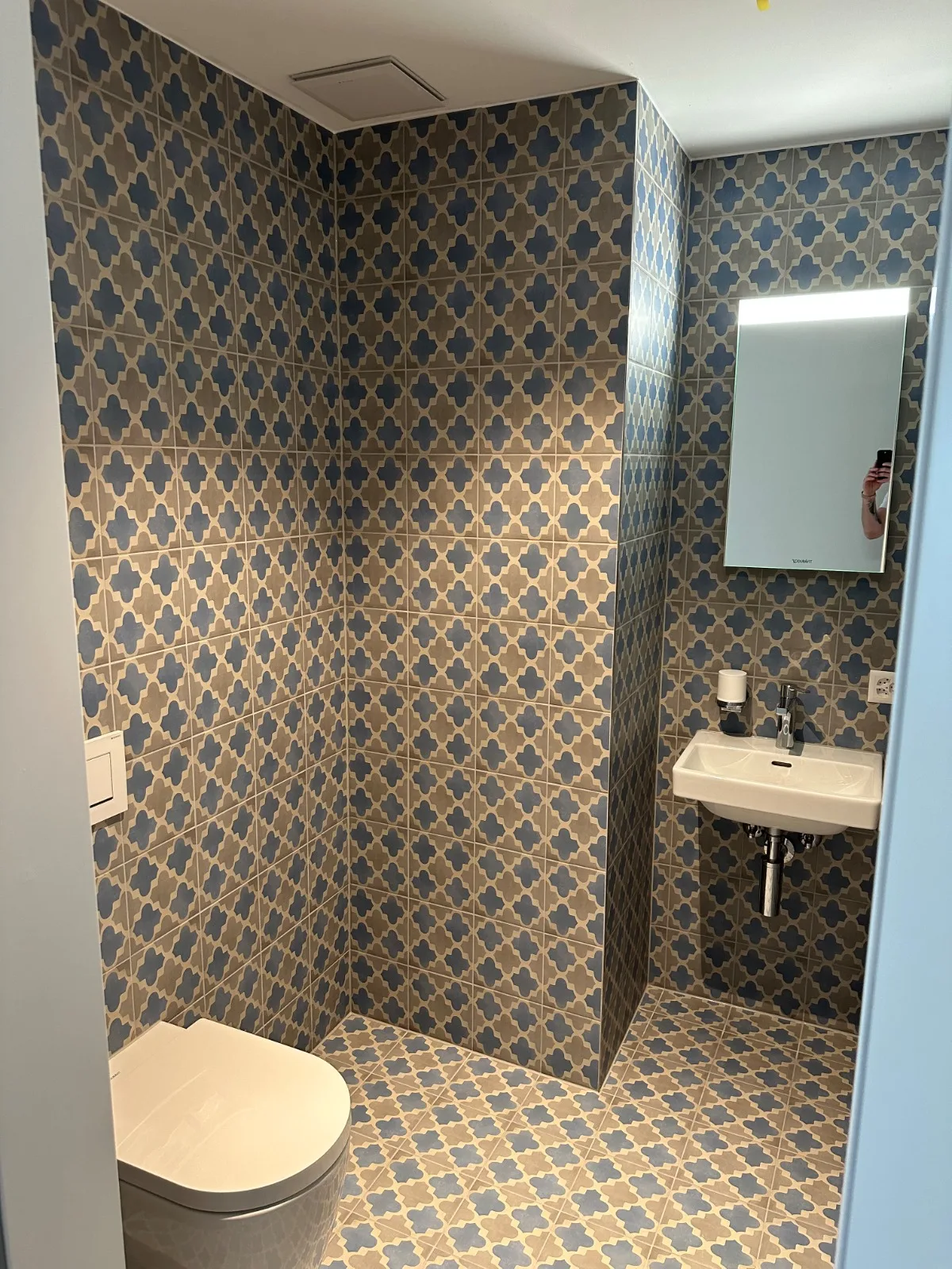 Blaue Arabesque Musterfliesen