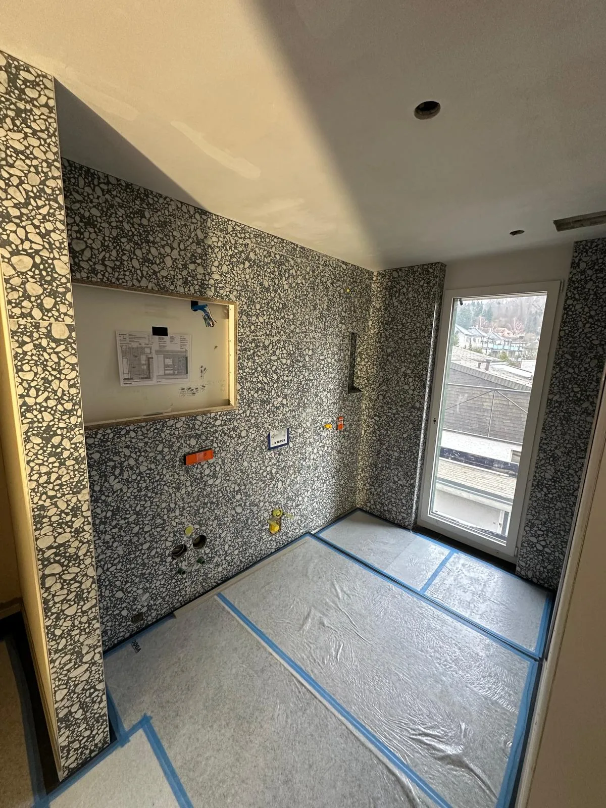 Terrazzo-Platten – Badezimmer Rohbau Übersicht