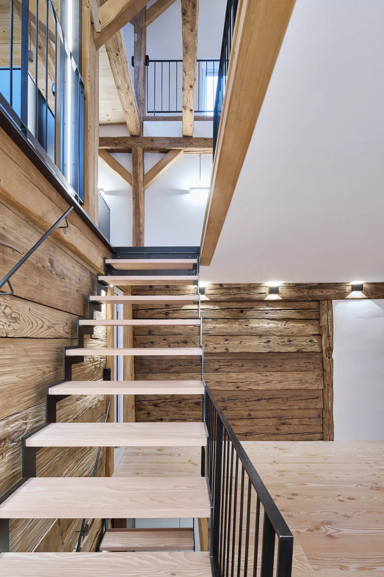 Husertal – Blick nach oben durch alle Stockwerke